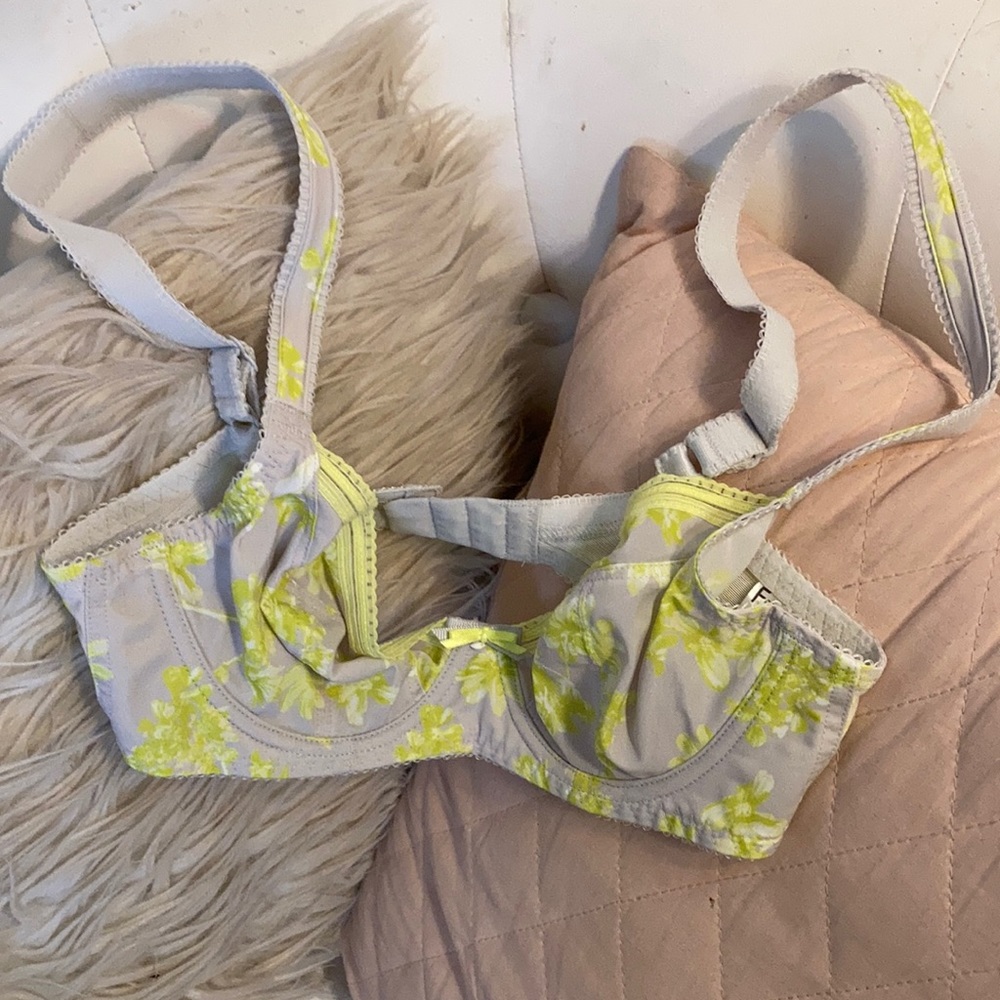 28 D Bra